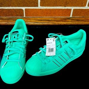 HI-RES GREEN LOW SHELL TOP ADIDAS. Brand New, Never Worn. Size 11.5 Men